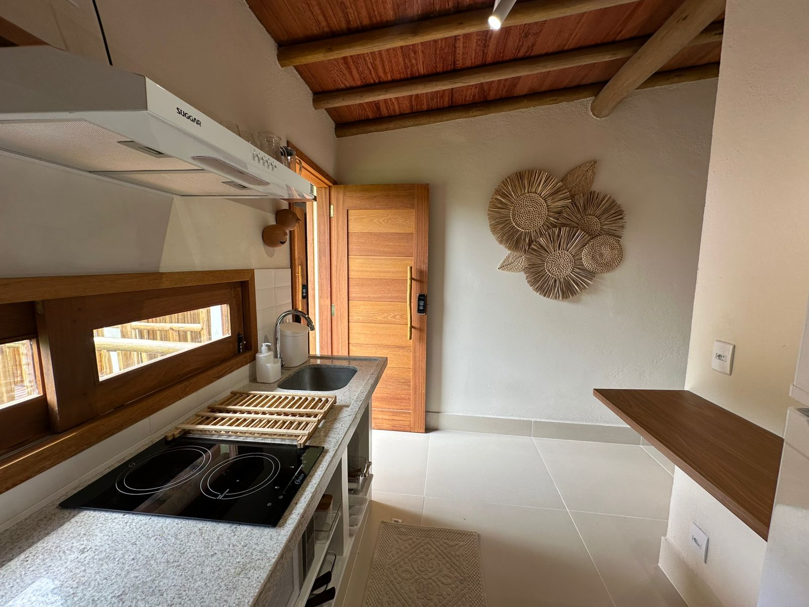 Cozinha e entrada